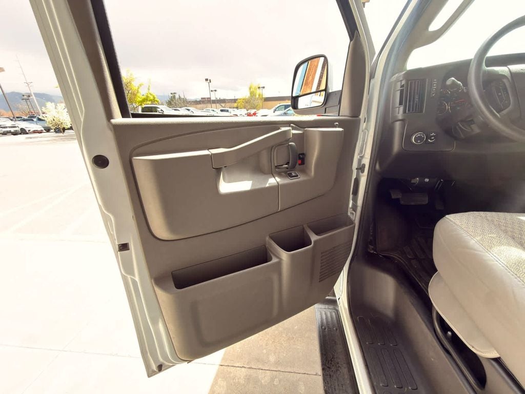 2025 Chevrolet Express Passenger LT