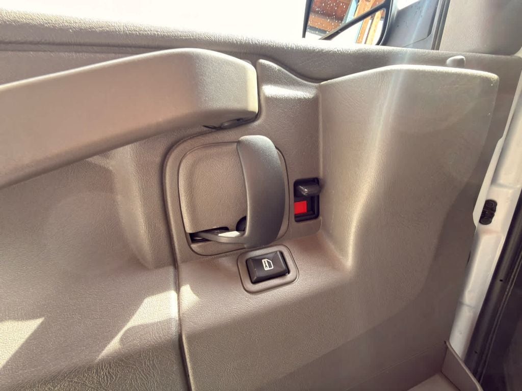 2025 Chevrolet Express Passenger LT