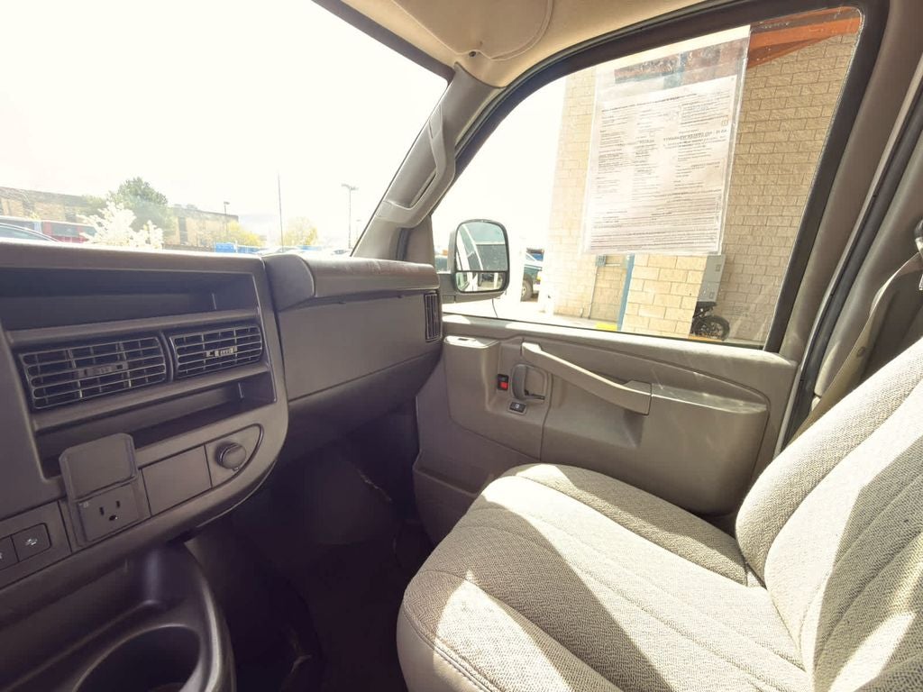 2025 Chevrolet Express Passenger LT