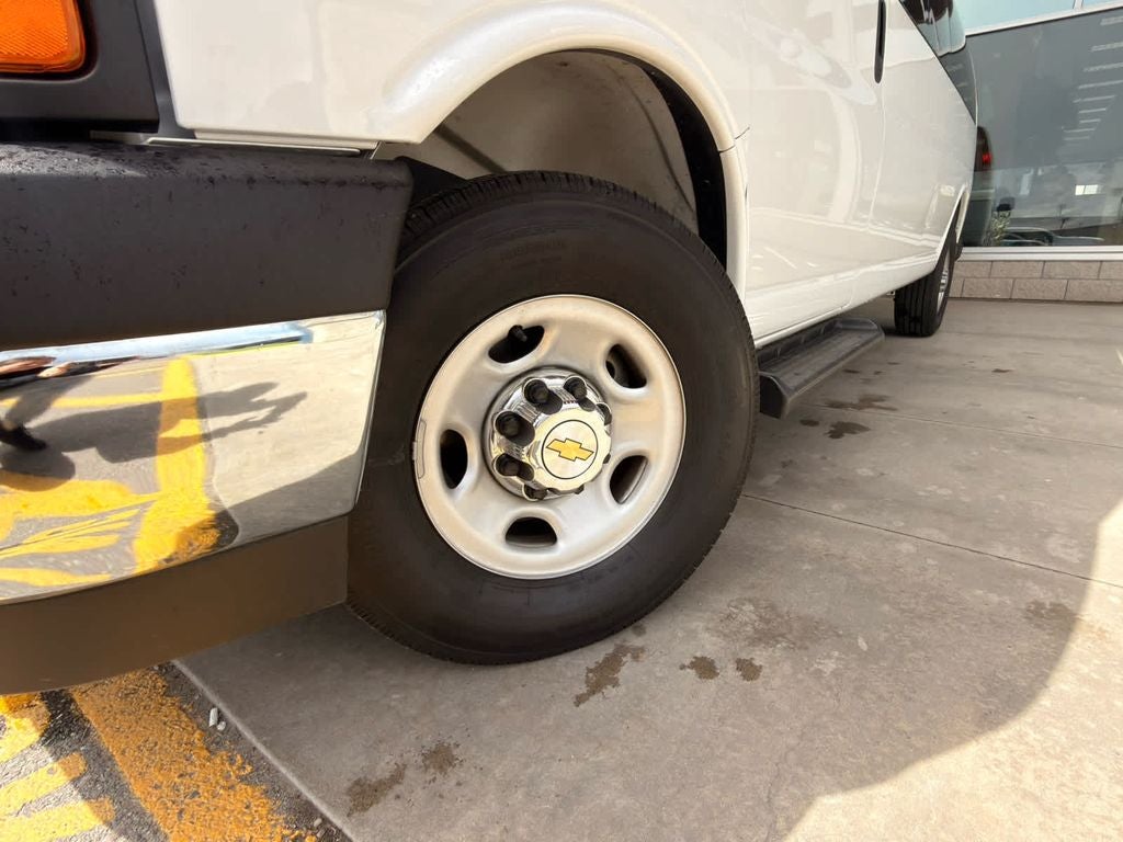 2025 Chevrolet Express Passenger LT