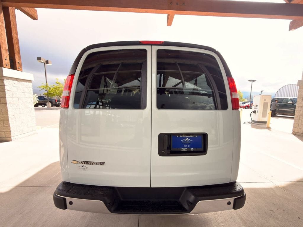 2025 Chevrolet Express Passenger LT