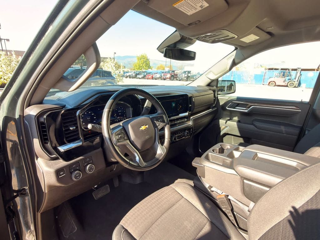 2025 Chevrolet Silverado 1500 LT