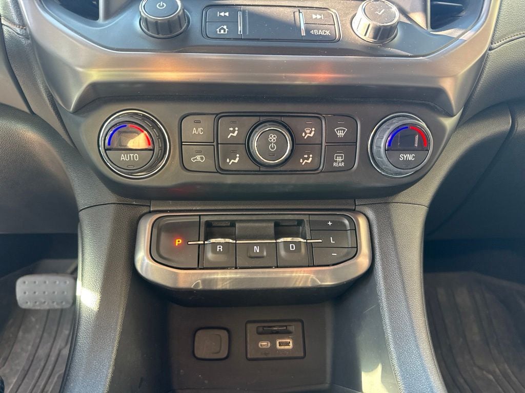 2021 GMC Acadia AT4