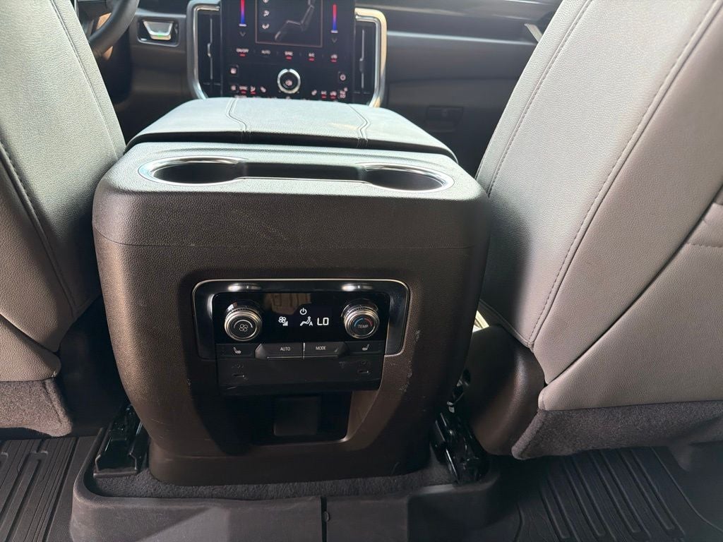 2025 GMC Yukon Elevation
