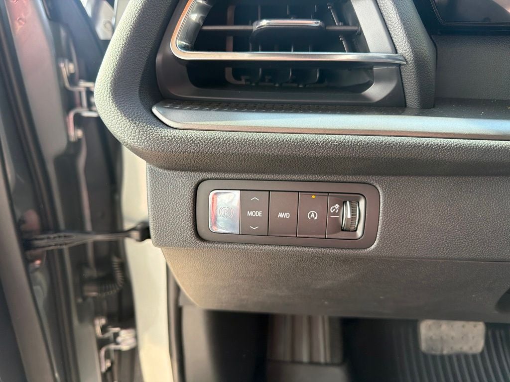 2026 Chevrolet Traverse AWD LT