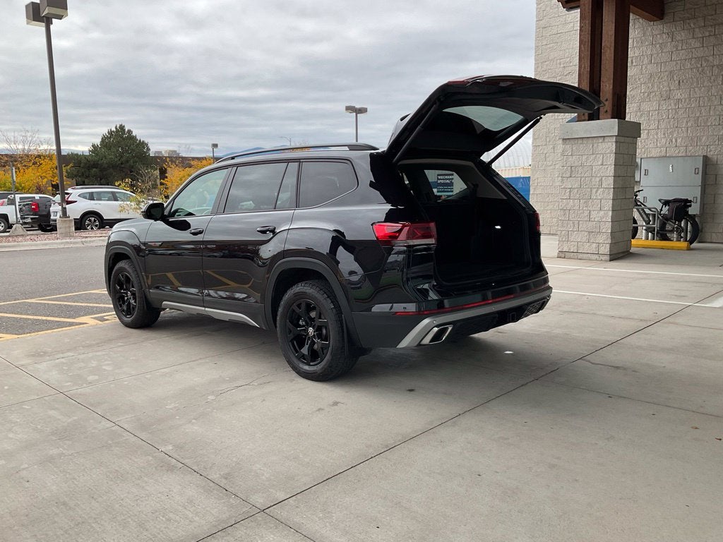 2024 Volkswagen Atlas 2.0T Peak Edition SE w/Technology