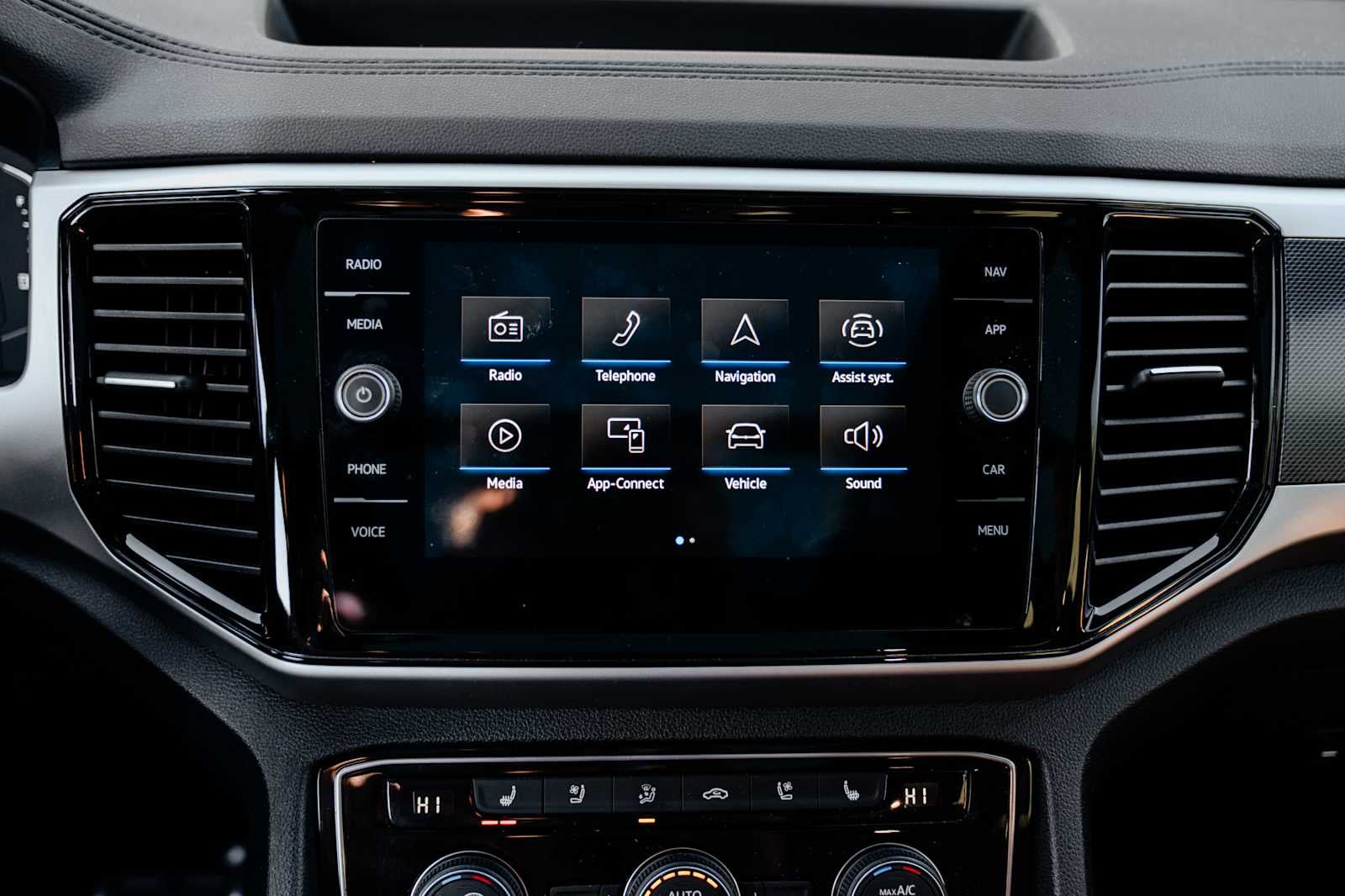 2023 Volkswagen Atlas Cross Sport 3.6L V6 SEL Premium R-Line