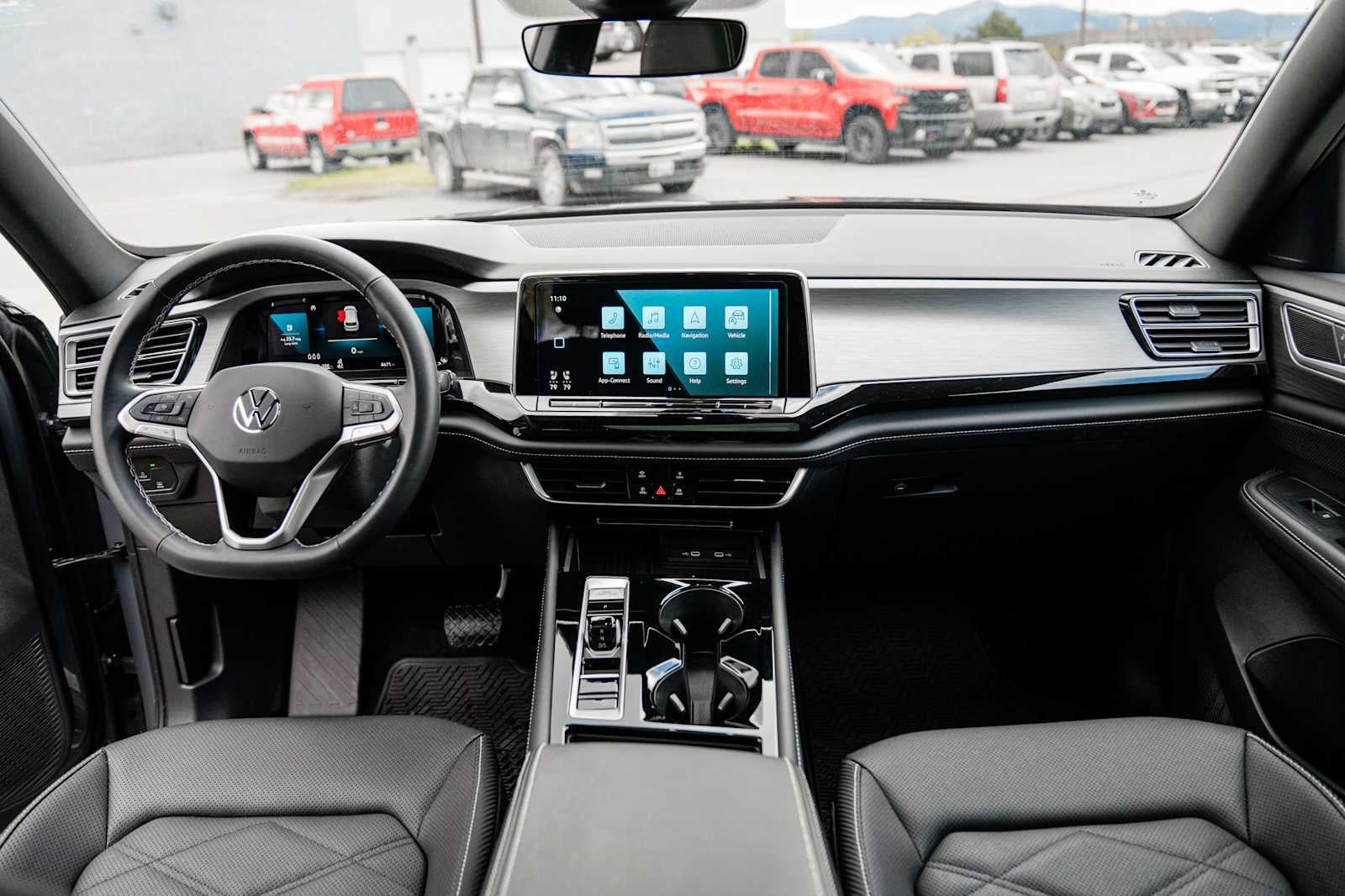 2025 Volkswagen Atlas Cross Sport 2.0T SE w/Technology