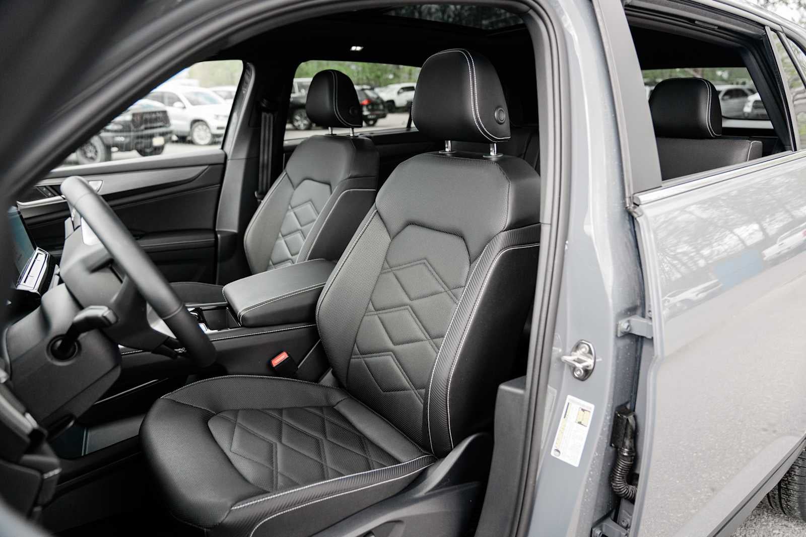 2025 Volkswagen Atlas Cross Sport 2.0T SE w/Technology