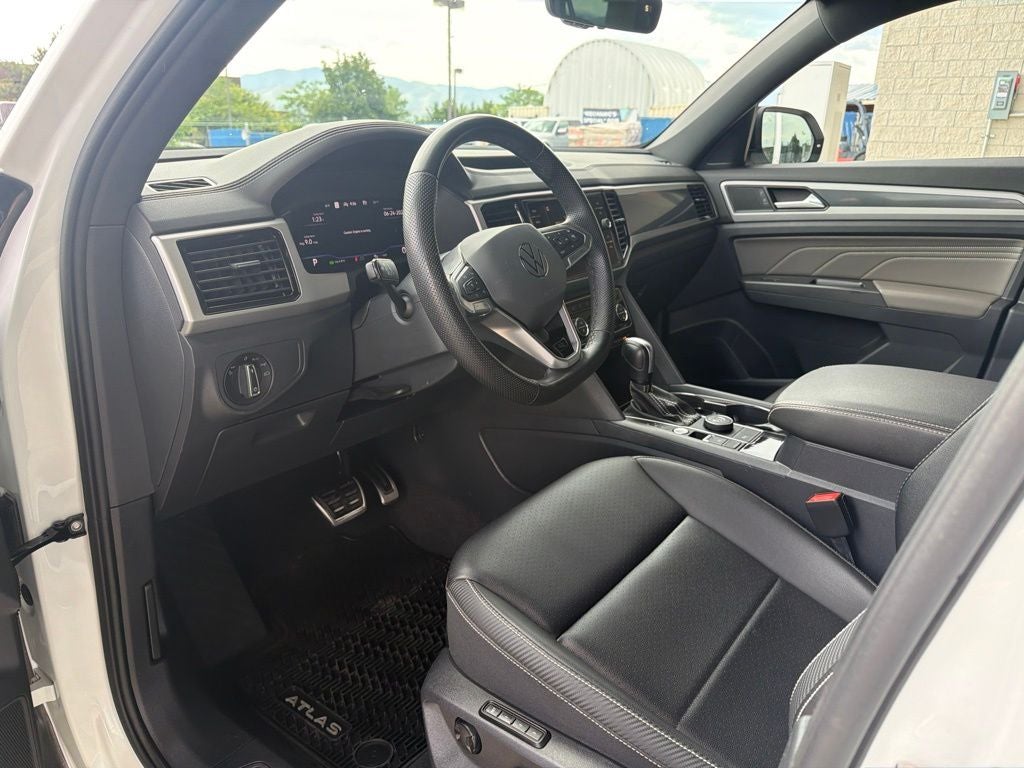 2023 Volkswagen Atlas Cross Sport 3.6L V6 SEL R-Line Black