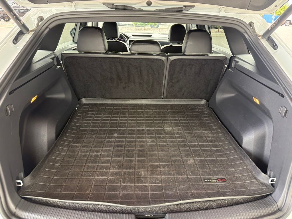2023 Volkswagen Atlas Cross Sport 3.6L V6 SEL R-Line Black