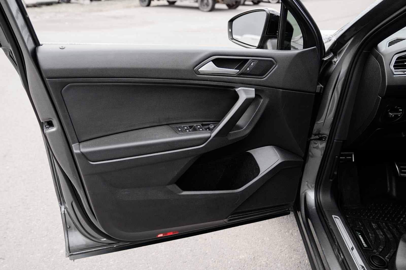 2021 Volkswagen Tiguan SE R-Line Black