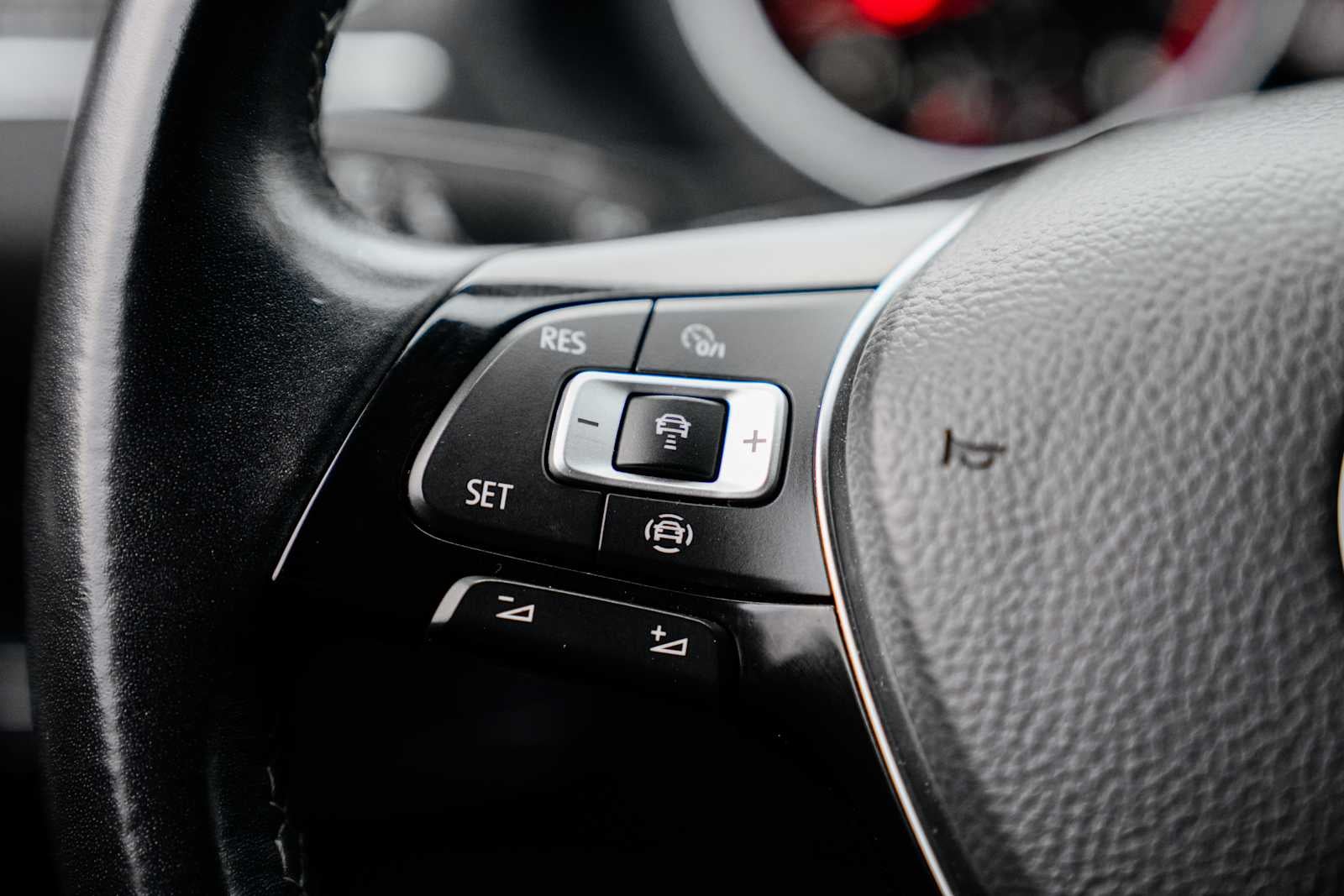 2021 Volkswagen Tiguan SE R-Line Black