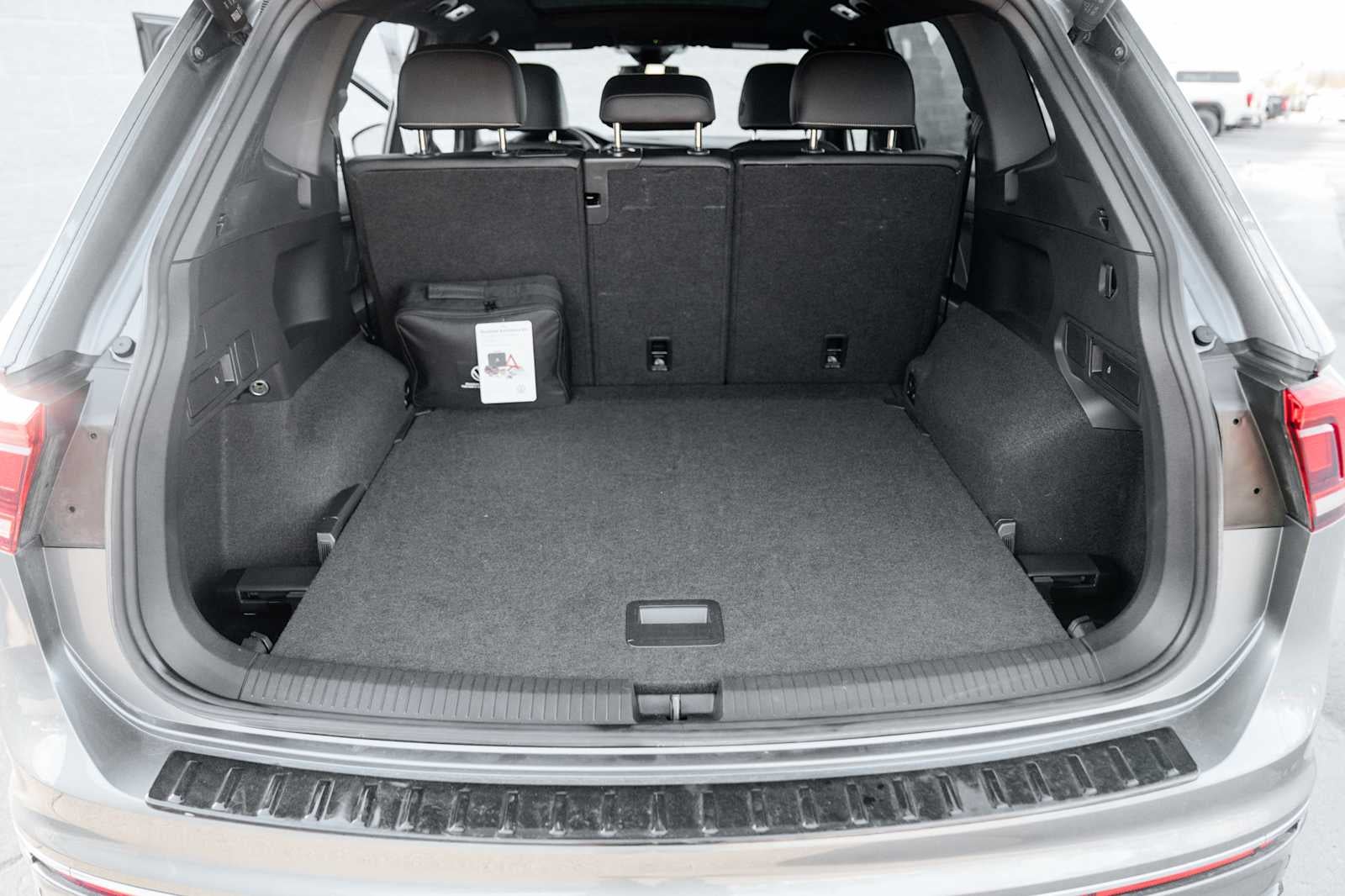 2024 Volkswagen Tiguan SEL R-Line
