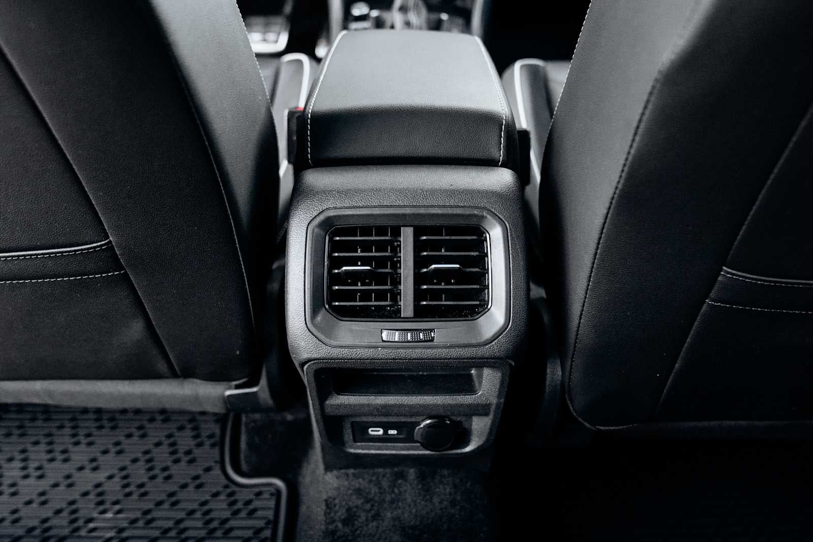 2024 Volkswagen Tiguan SEL R-Line