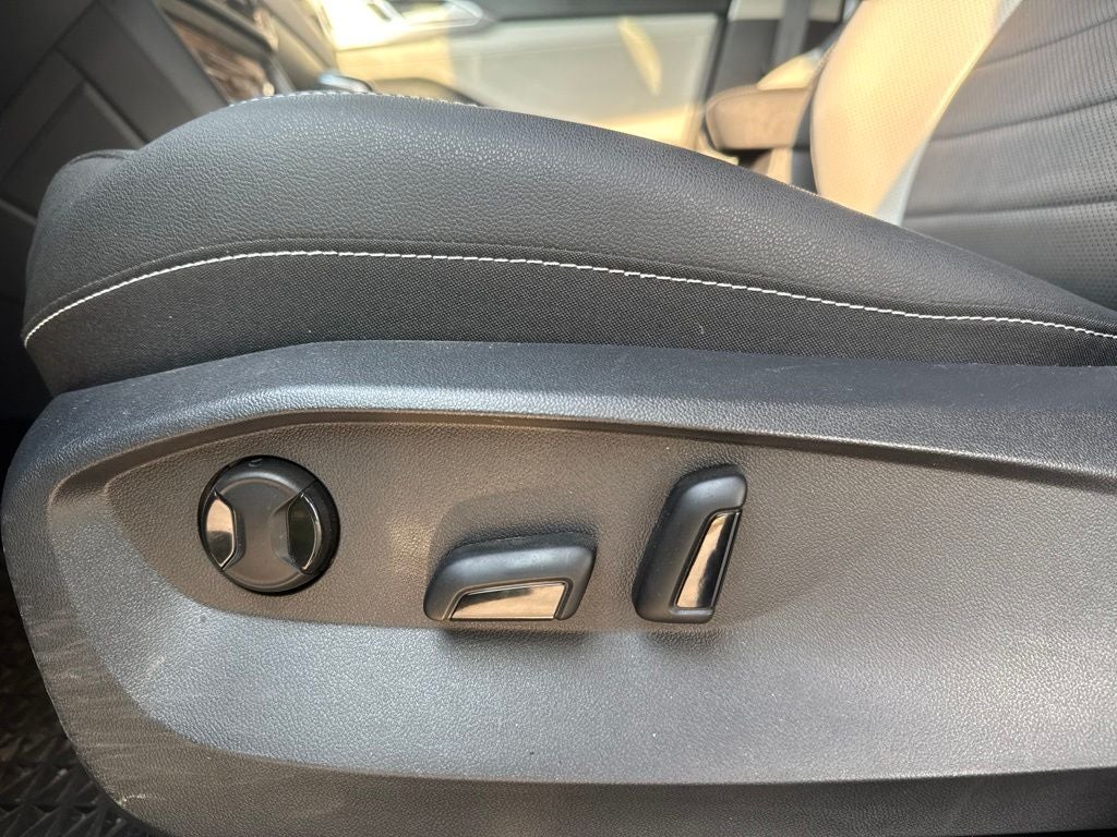 2025 Volkswagen Taos SEL
