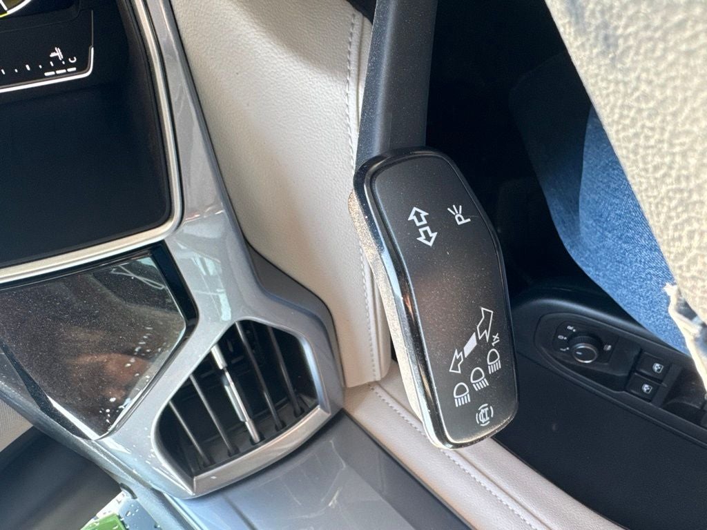 2025 Volkswagen Taos SEL