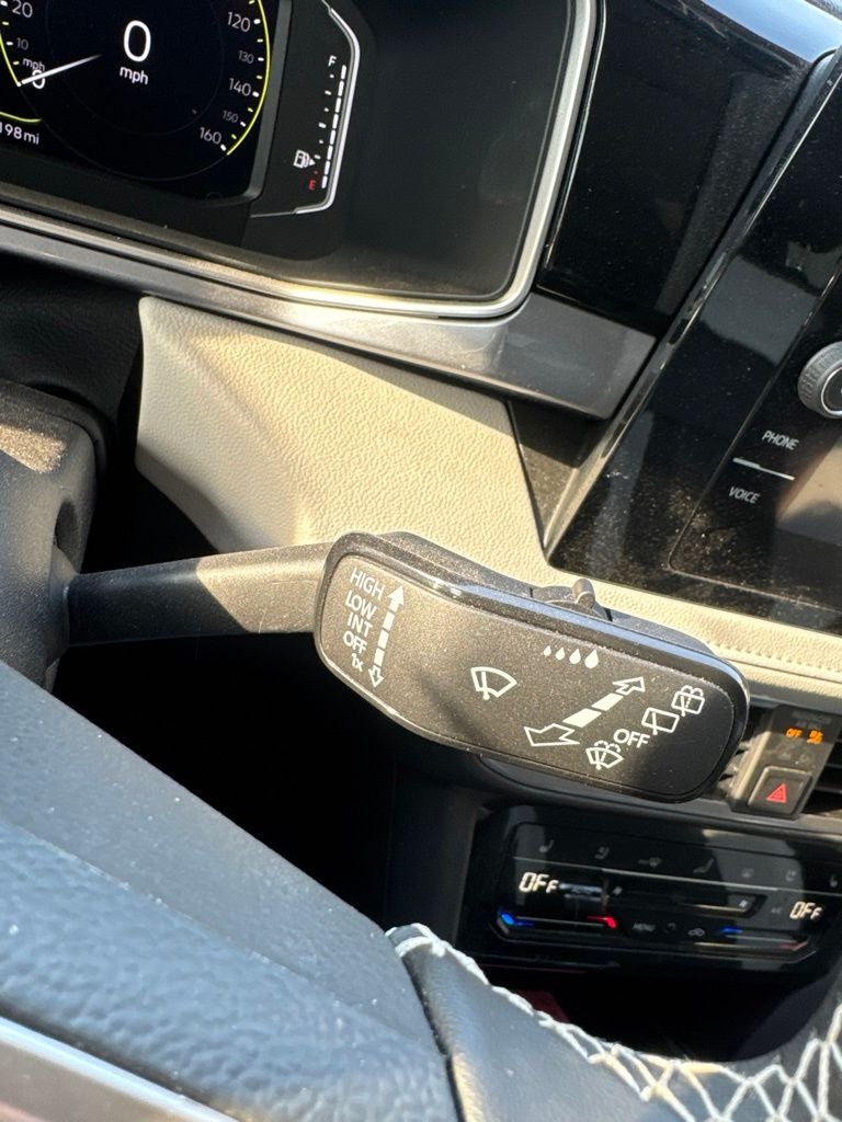 2025 Volkswagen Taos SEL