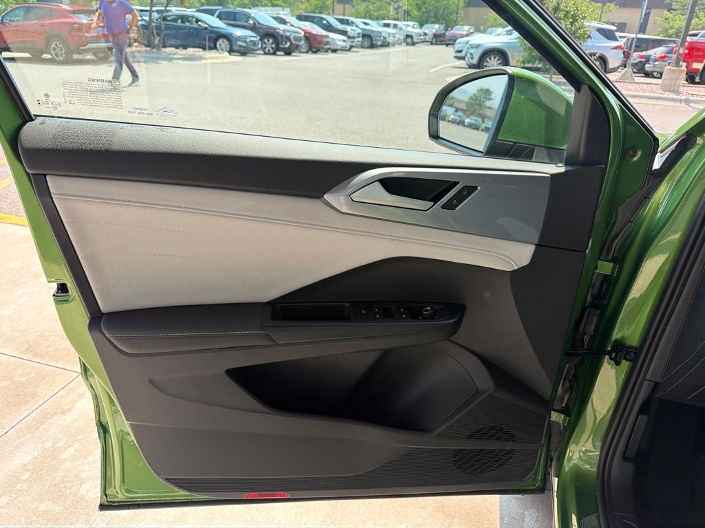 2025 Volkswagen Taos SEL