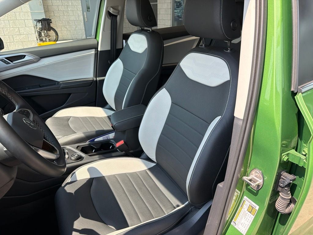 2025 Volkswagen Taos SEL