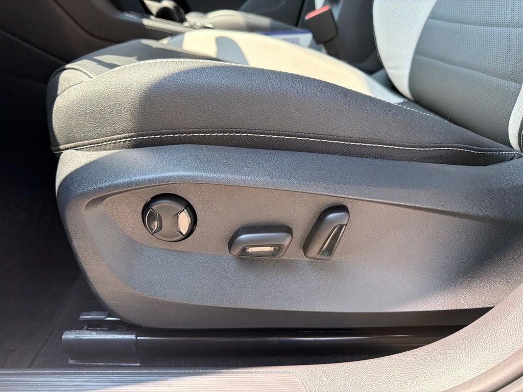 2025 Volkswagen Taos SEL