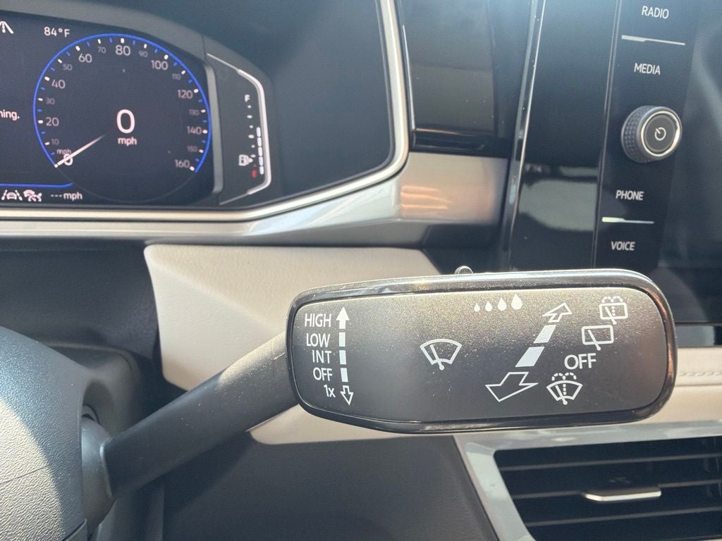 2025 Volkswagen Taos SEL