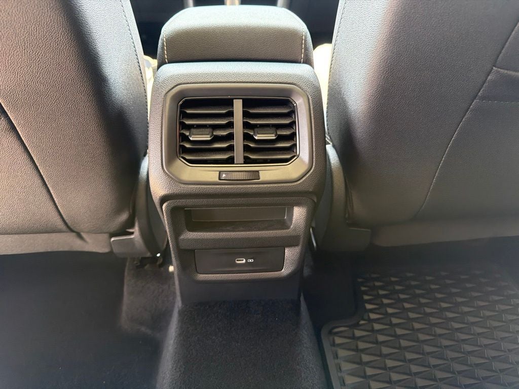 2025 Volkswagen Taos SEL