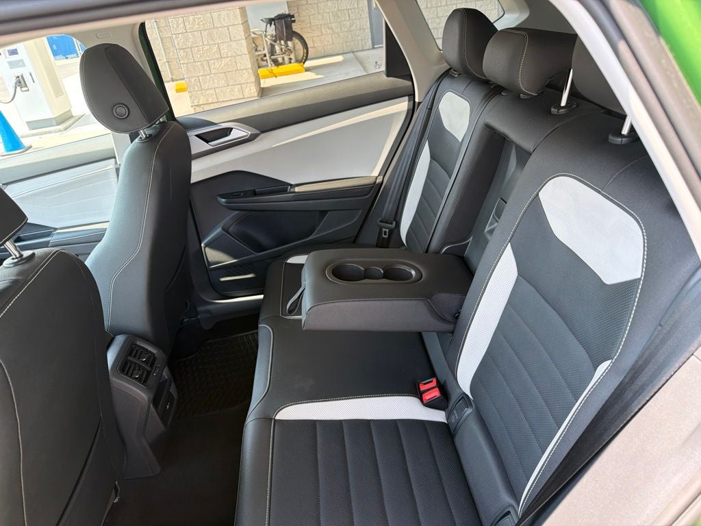 2025 Volkswagen Taos SEL