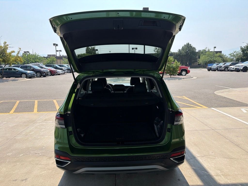 2025 Volkswagen Taos SEL