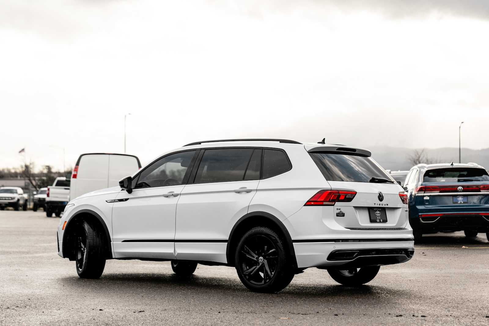 2024 Volkswagen Tiguan SE R-Line Black