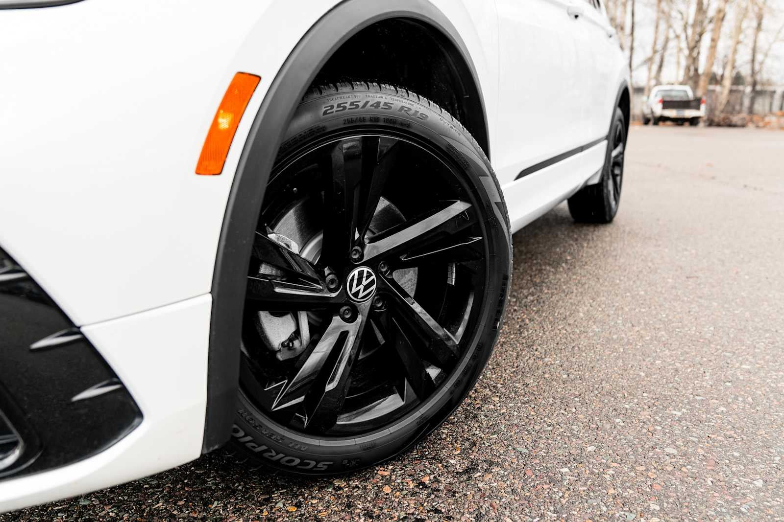 2024 Volkswagen Tiguan SE R-Line Black