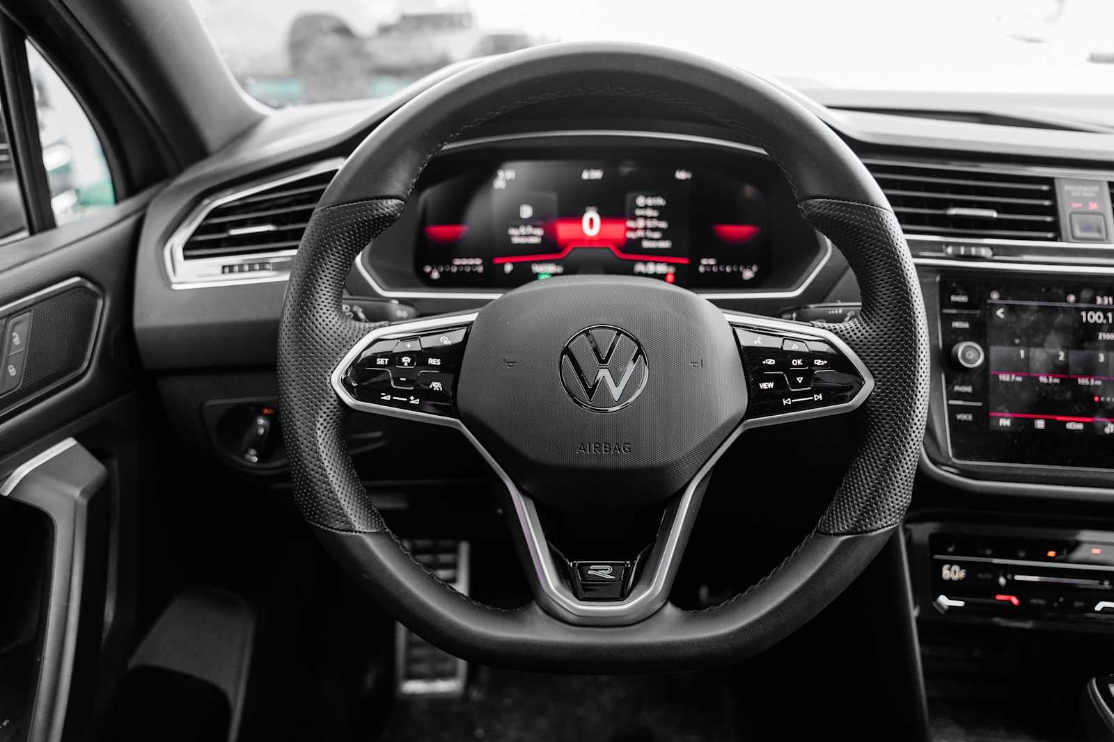 2023 Volkswagen Tiguan SE R-Line Black