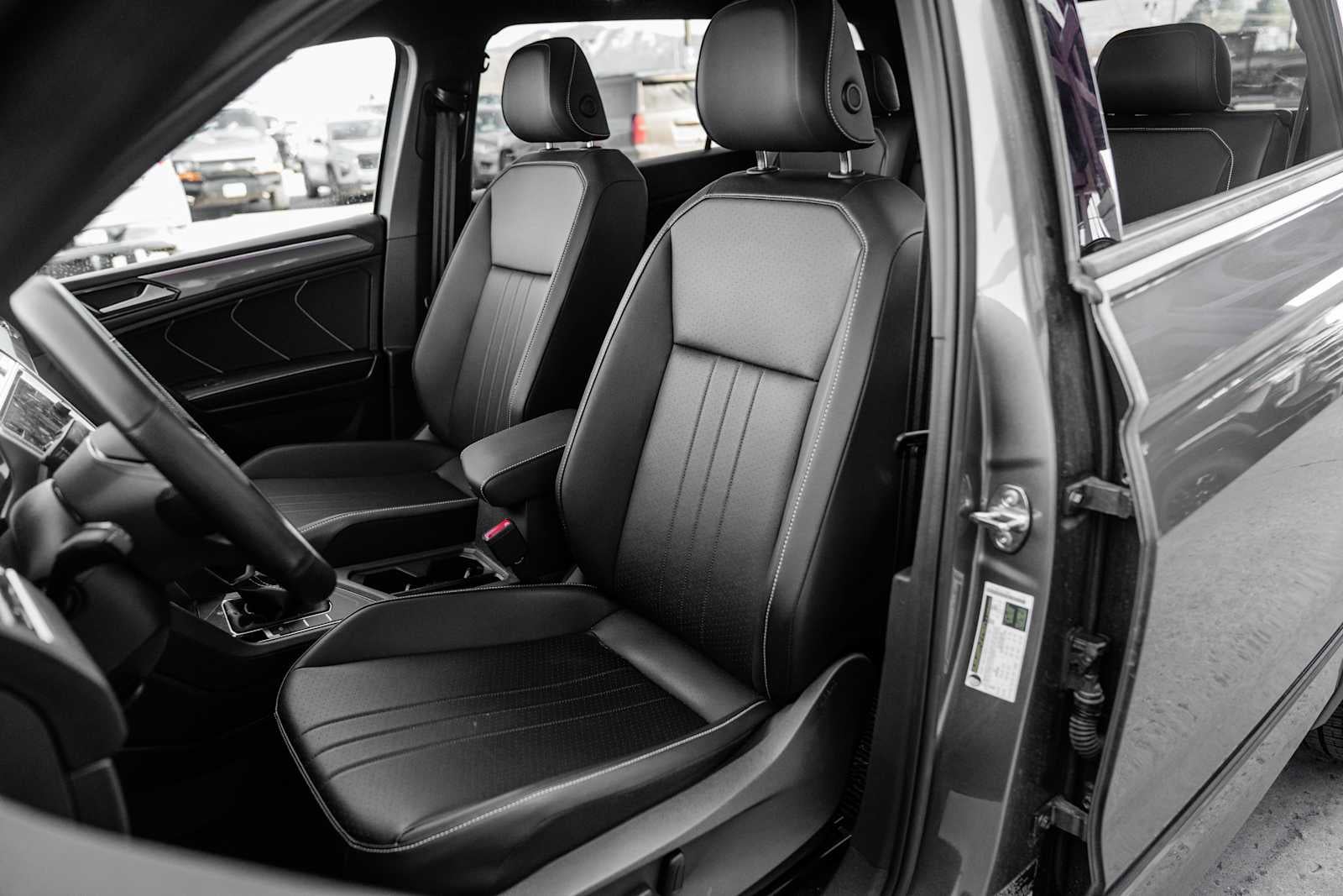 2023 Volkswagen Tiguan SE R-Line Black