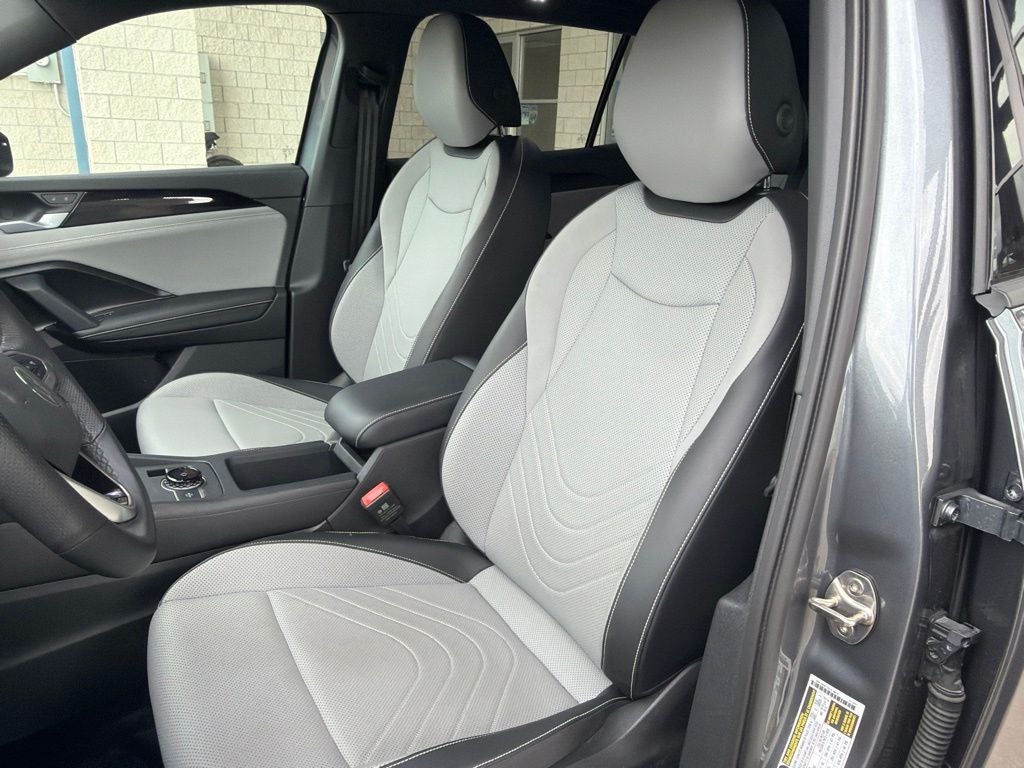 2025 Volkswagen Tiguan SE R-Line Black
