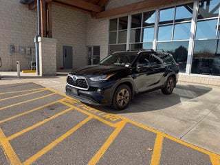 2022 Toyota Highlander Hybrid Bronze Edition