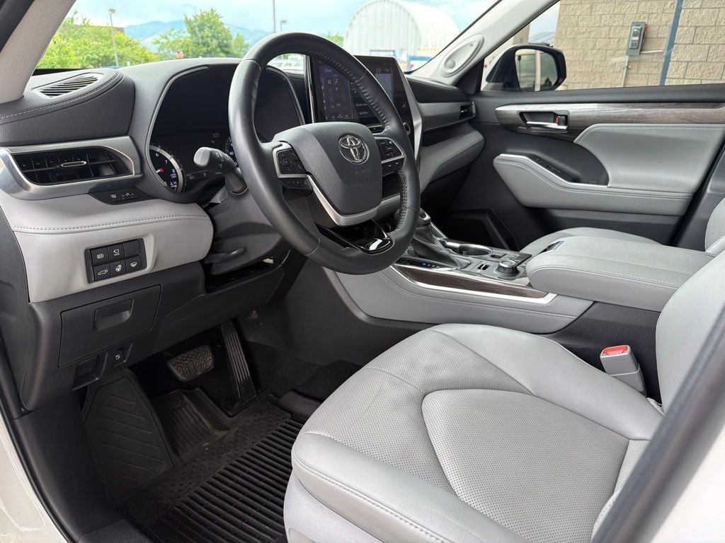 2022 Toyota Highlander Platinum