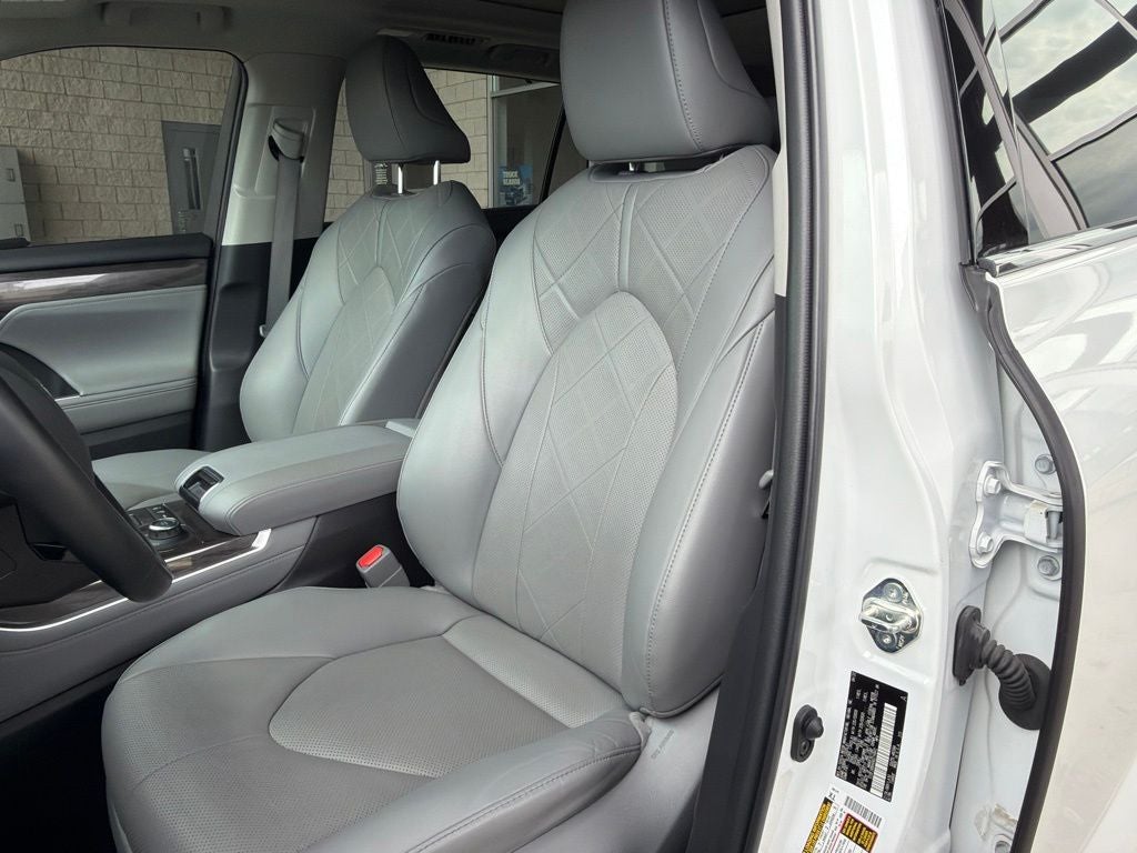 2022 Toyota Highlander Platinum