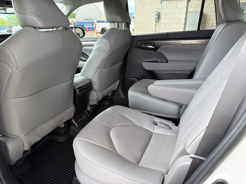 2022 Toyota Highlander Platinum