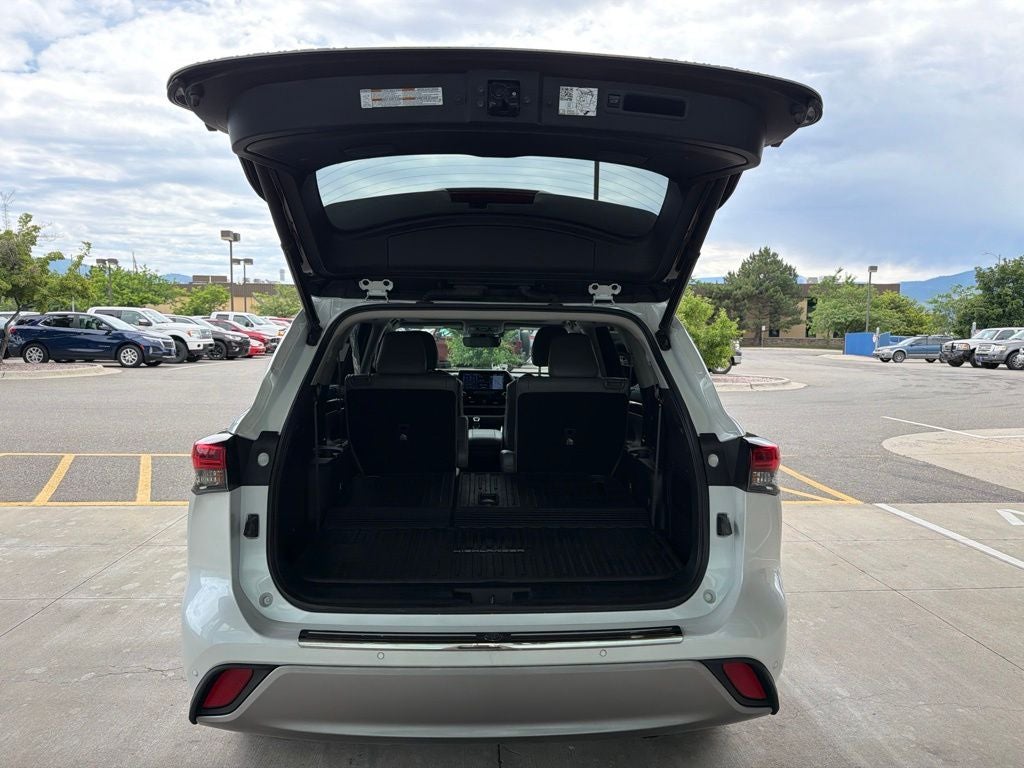 2022 Toyota Highlander Platinum