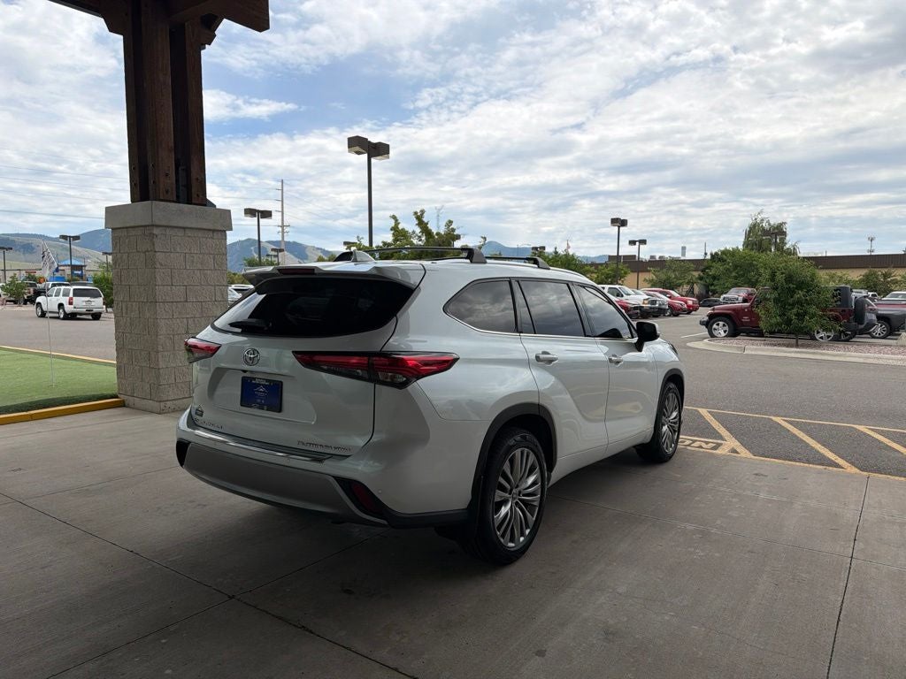 2022 Toyota Highlander Platinum