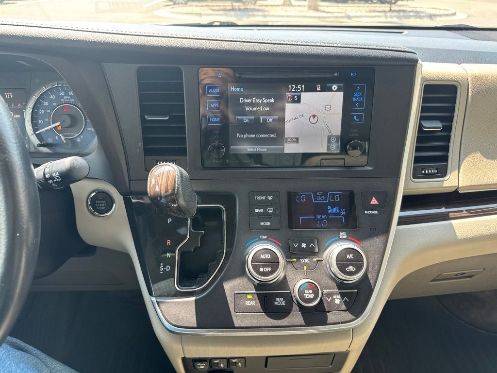 2017 Toyota Sienna XLE Auto Access Seat