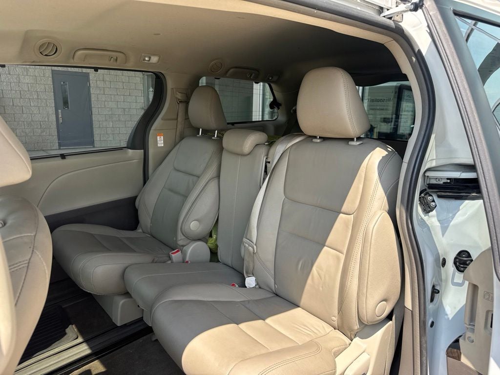 2017 Toyota Sienna XLE Auto Access Seat