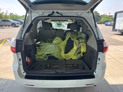 2017 Toyota Sienna XLE Auto Access Seat