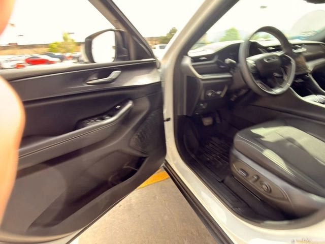 2024 Jeep Grand Cherokee Laredo 4x4