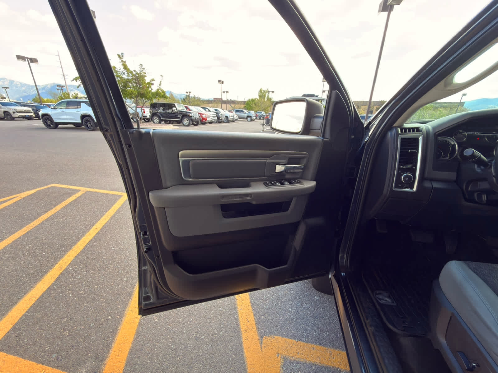 2017 RAM 1500 Big Horn Crew Cab 4x4 6'4" Box