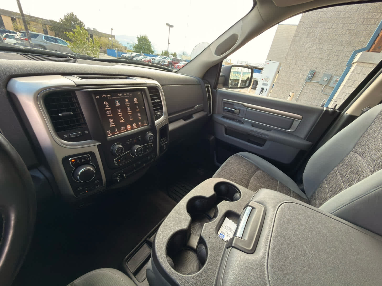 2017 RAM 1500 Big Horn Crew Cab 4x4 6'4" Box