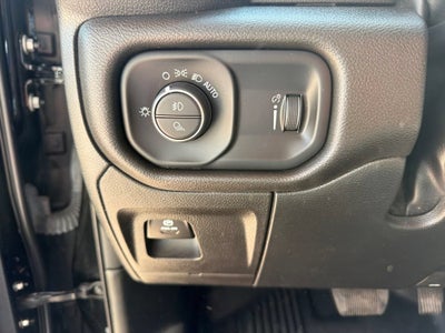 2022 RAM 1500 Big Horn Crew Cab 4x4 5'7" Box