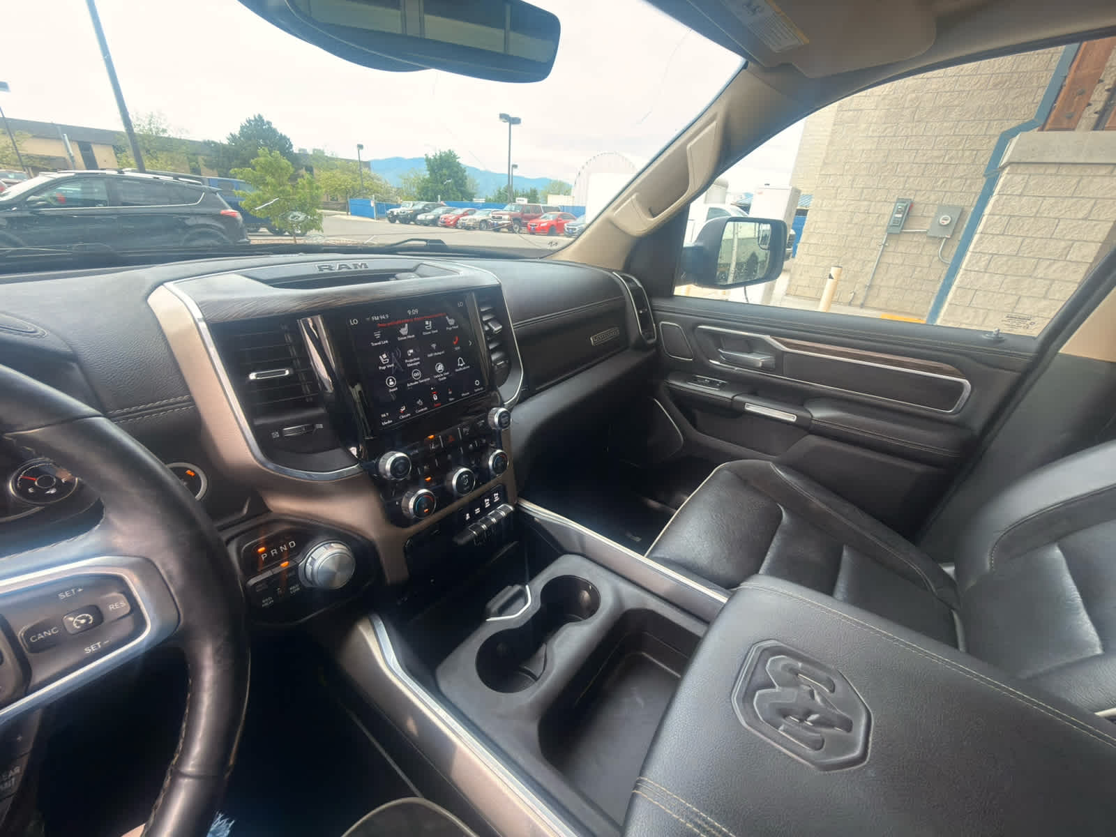 2019 RAM 1500 Laramie Crew Cab 4x4 5'7" Box