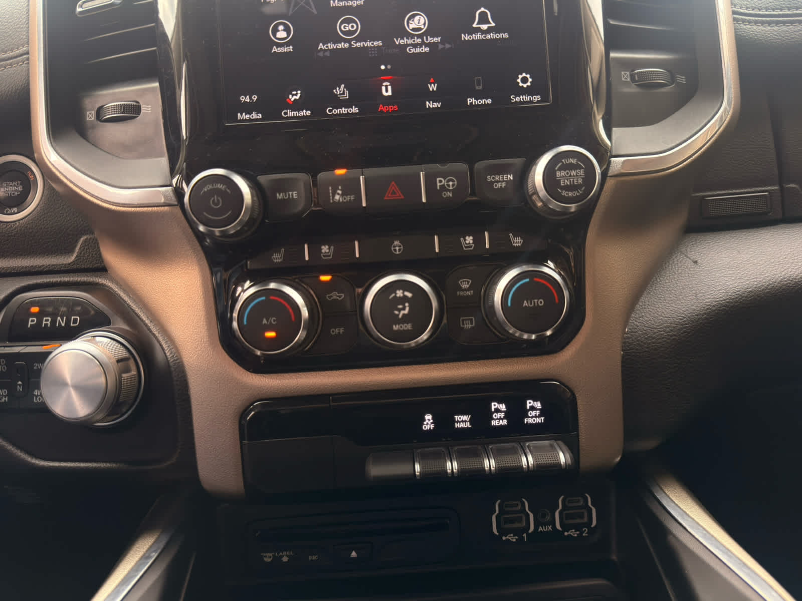 2019 RAM 1500 Laramie Crew Cab 4x4 5'7" Box
