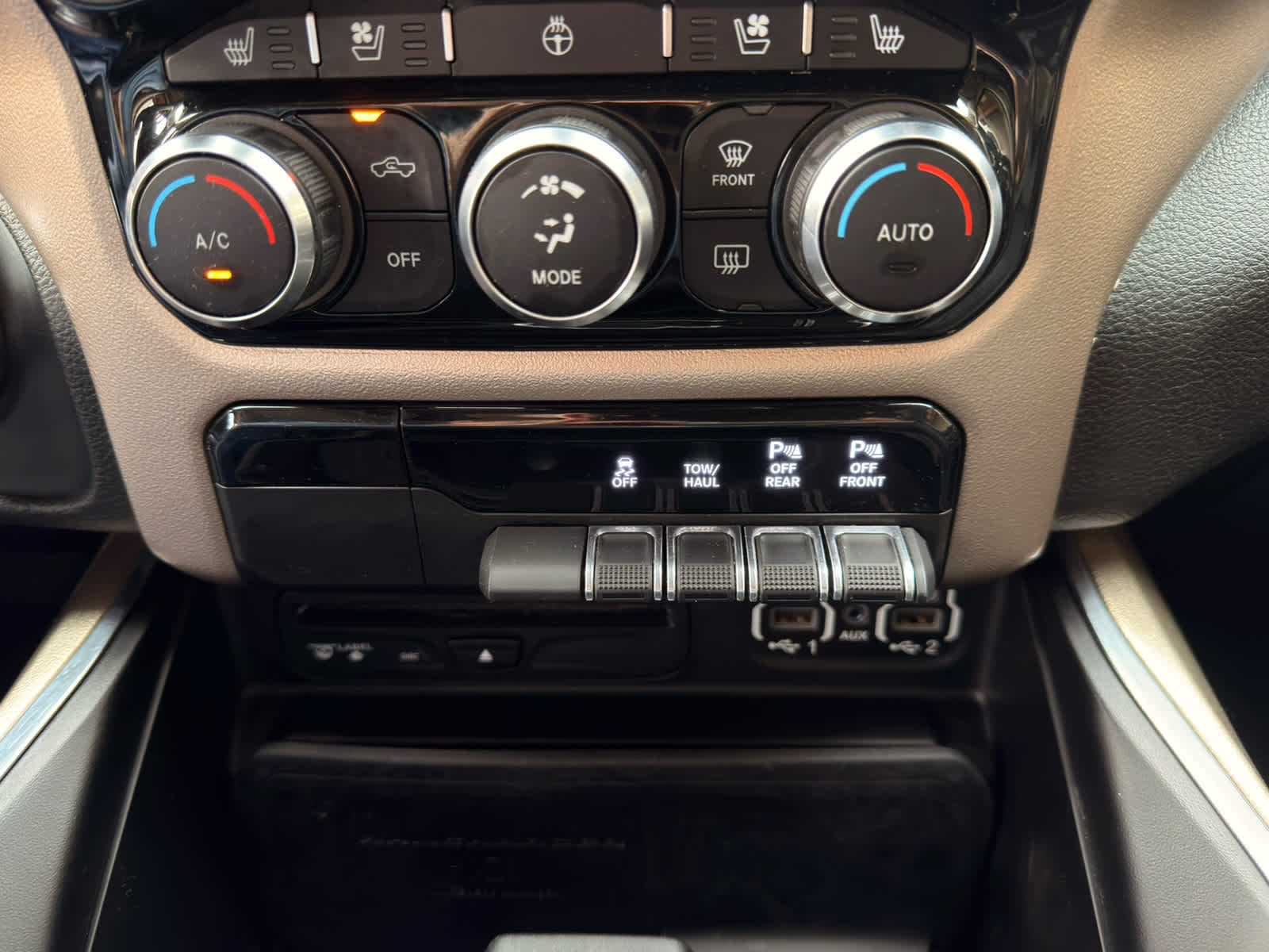 2019 RAM 1500 Laramie Crew Cab 4x4 5'7" Box